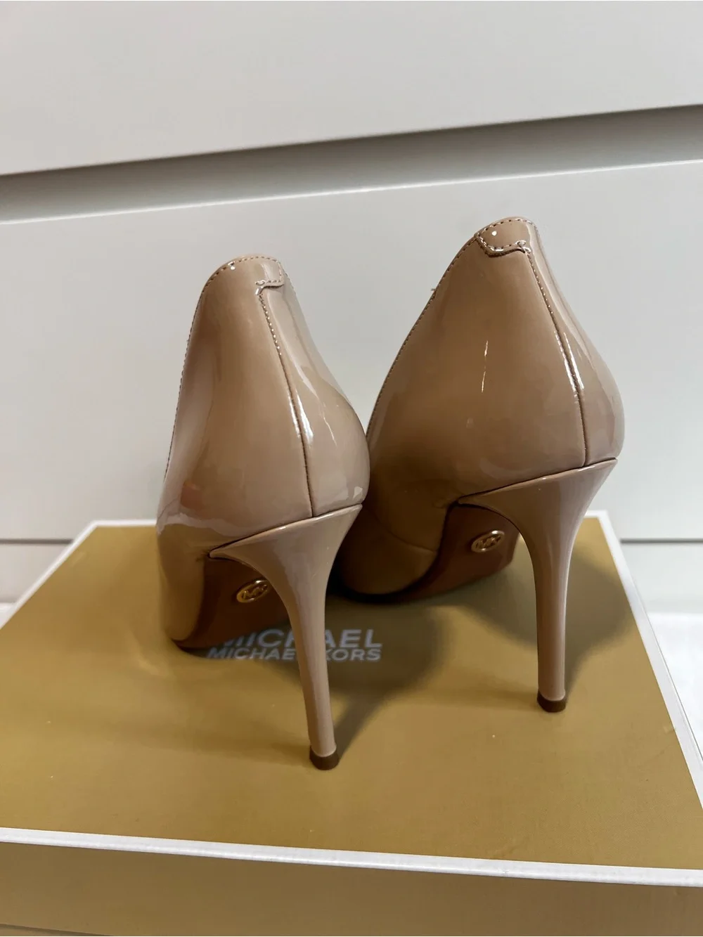 Michael Kors Patent Leather Pointed-Toe Pumps in Nude Size 6